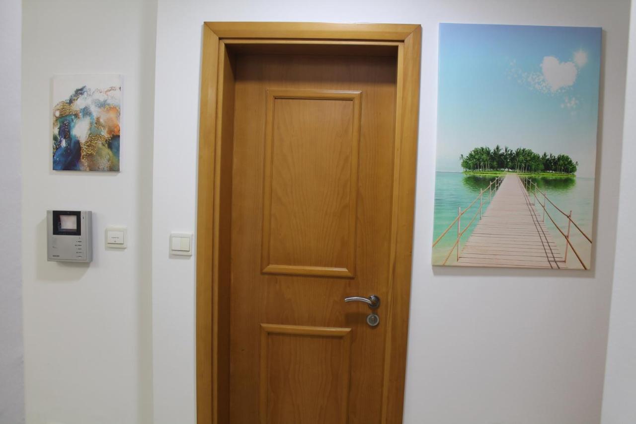 Newly Furnished One Bedroom Apartment Next To Metro & Beach In Marina Residence Dubai Exterior foto
