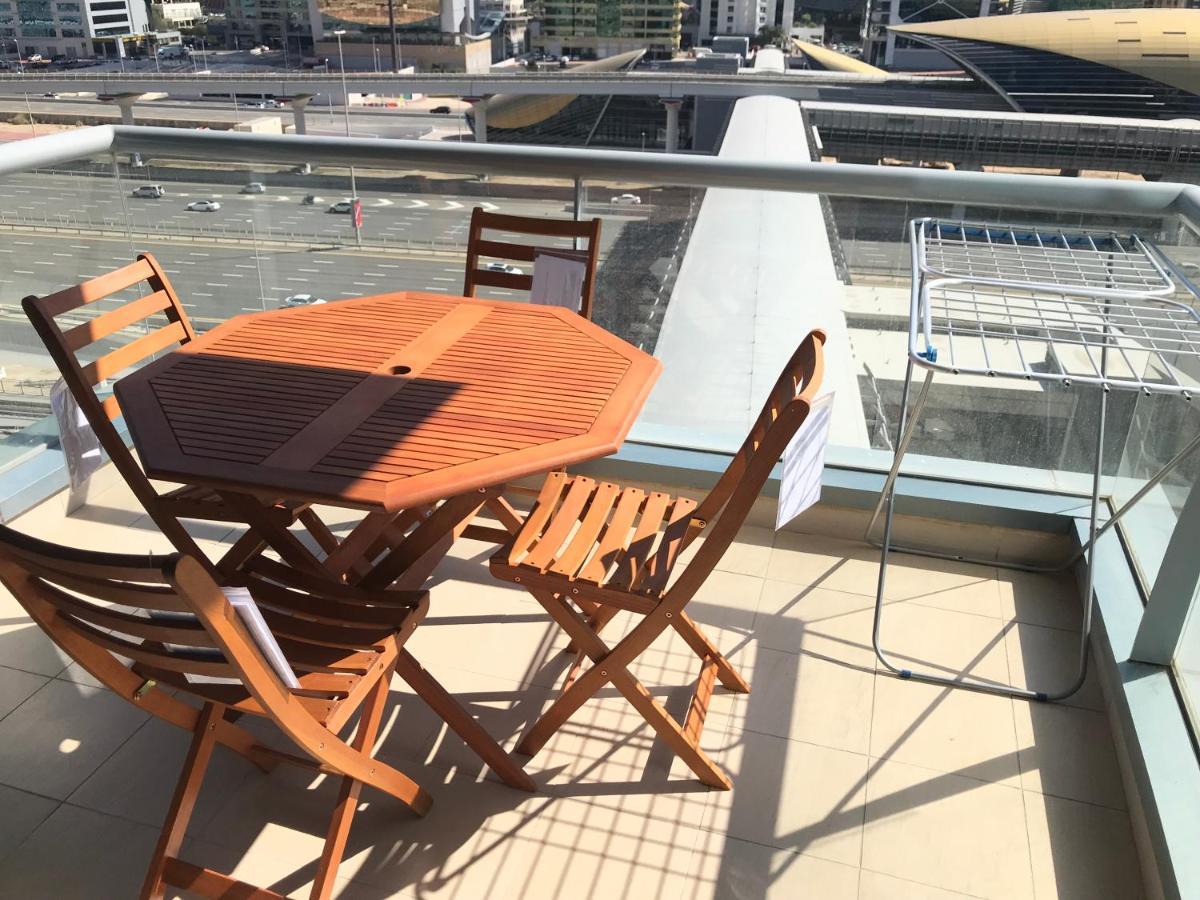 Newly Furnished One Bedroom Apartment Next To Metro & Beach In Marina Residence Dubai Exterior foto